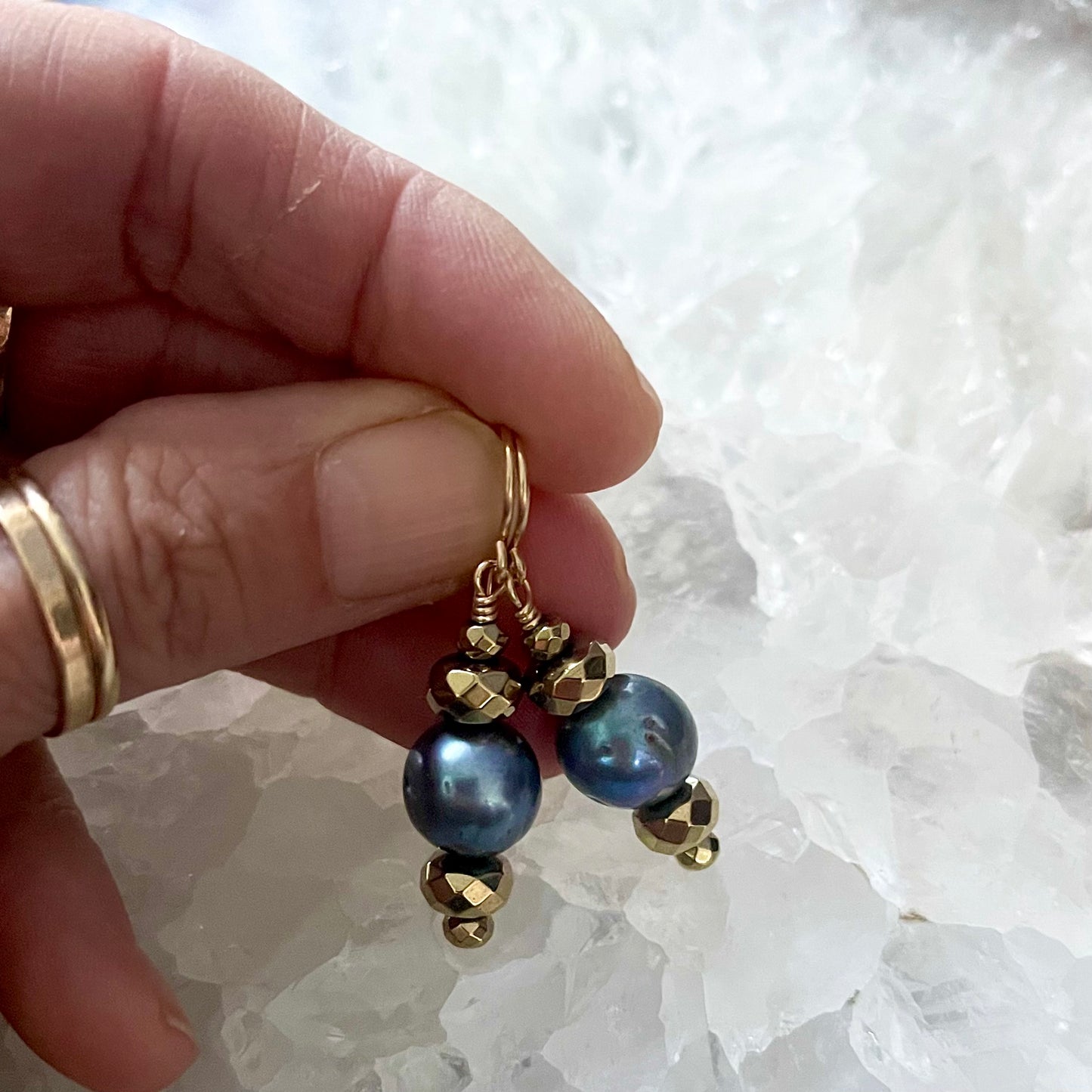 Black pearl & Pyrite earring