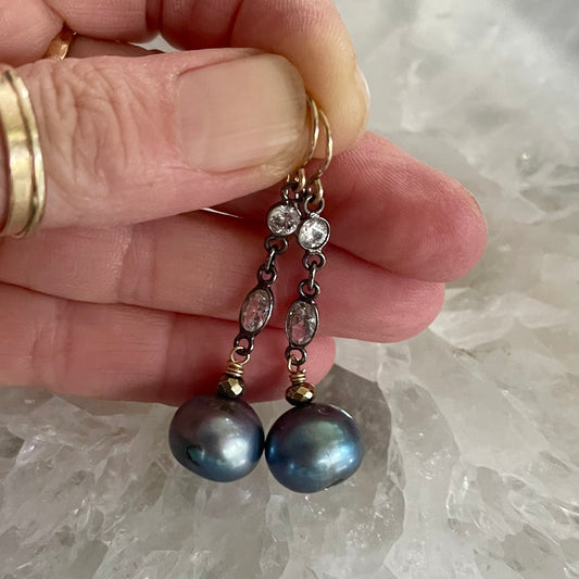 Black pearl & Zircon earring