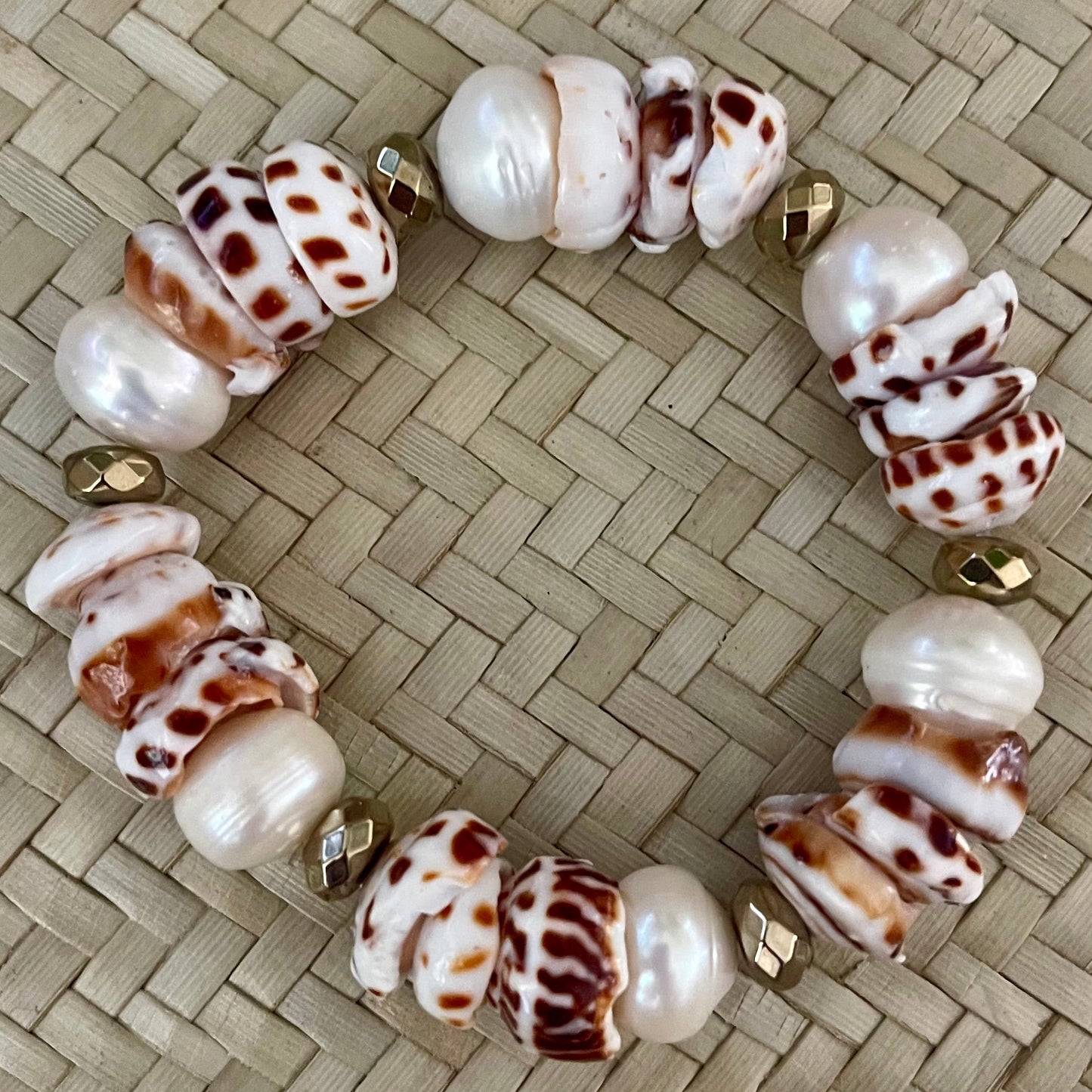 Tiger shell & Pearl Puka Cuff