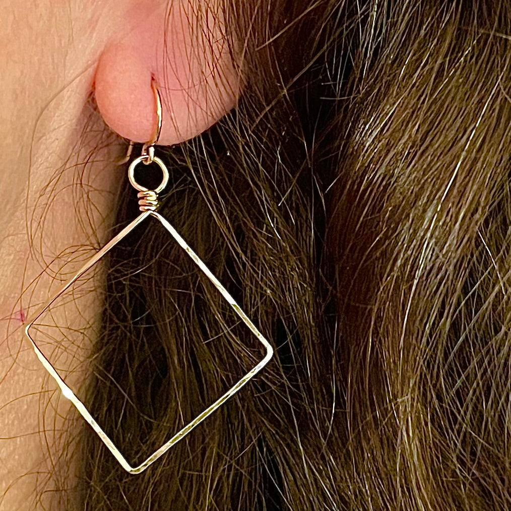 HAMMERED DIAMOND EARRING